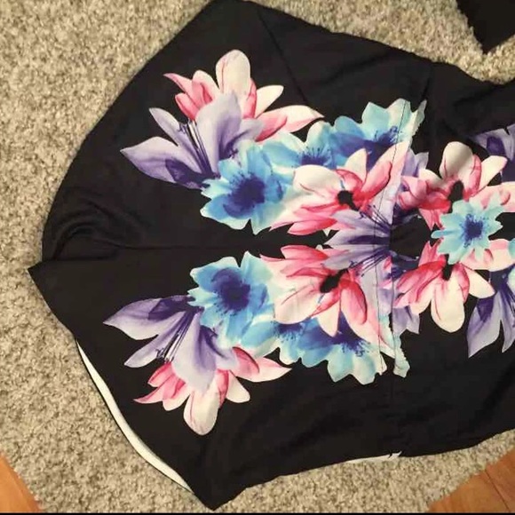 🌸🌼 Flower Romper 🌸🌼 - Picture 2 of 2