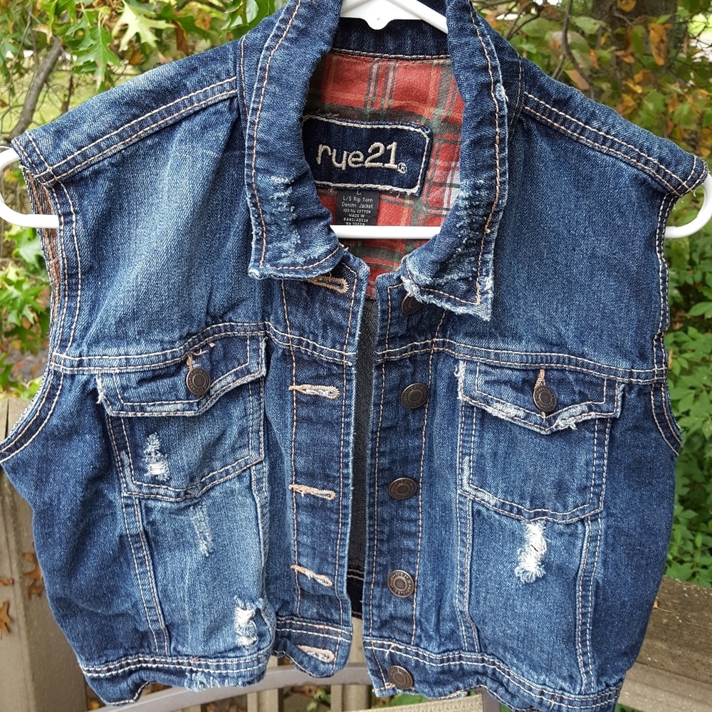 RUE 21 Sleevless jean jacket