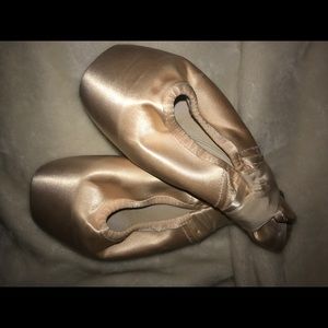 8.5M 4 box Gaynor Minden Pointe Shoes