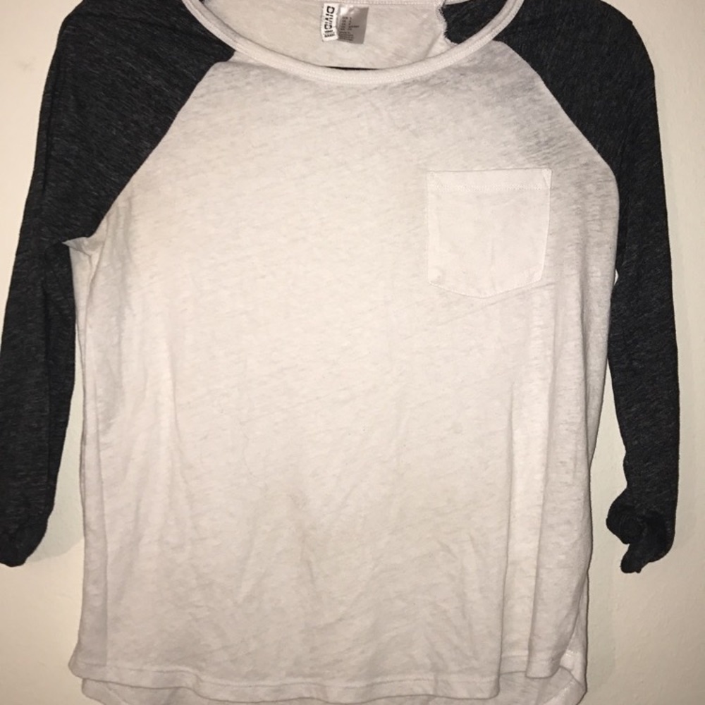 White and gray pocket baseball t