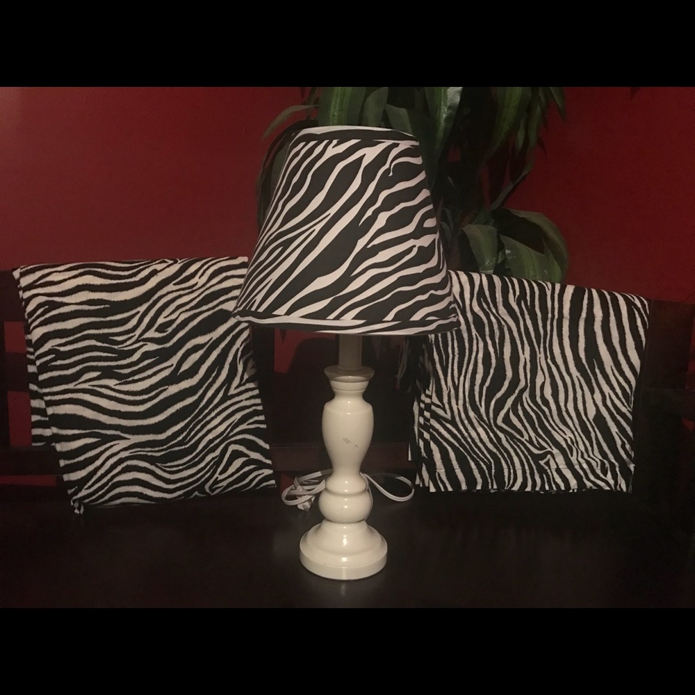 Zebra print table lamp, 2 mid length curtains.