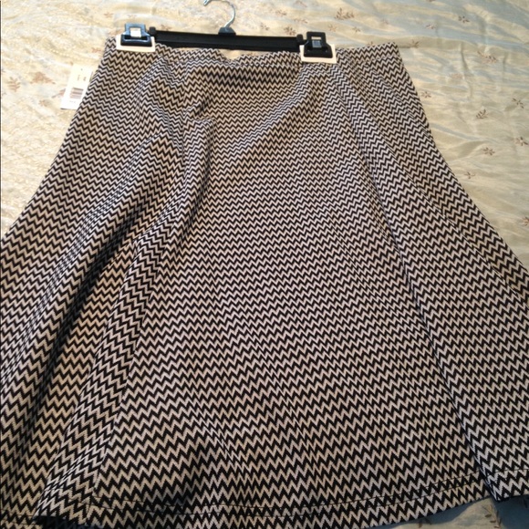 New Directions chevron skirt - Picture 3 of 3
