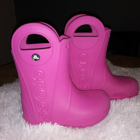 Shoes - Crocs girls rain boots. ☔