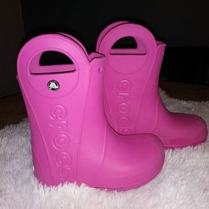 Crocs girls rain boots. ☔