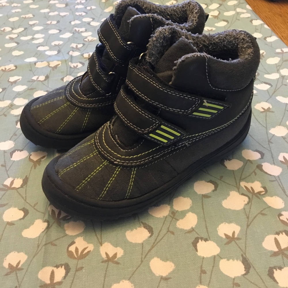 Boys boots