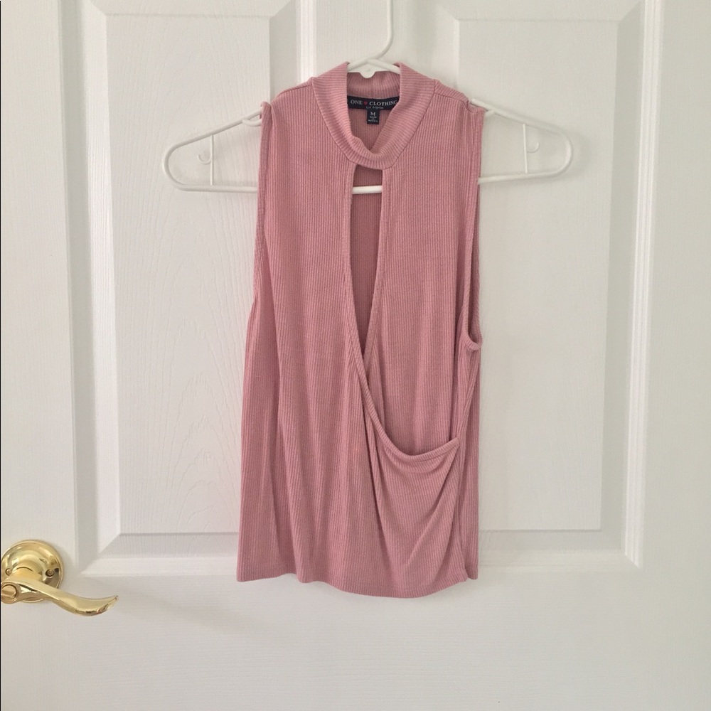 Dusty pink crop top.