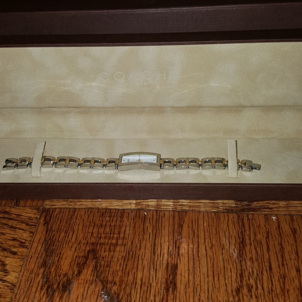 🎈SALE🎉Authentic COACH Silver/Gold Linked Watch - Picture 5 of 8