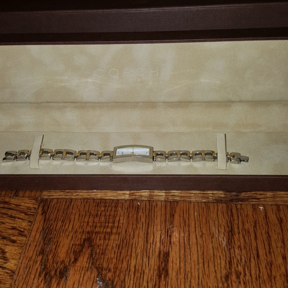 🎈SALE🎉Authentic COACH Silver/Gold Linked Watch - Picture 5 of 8