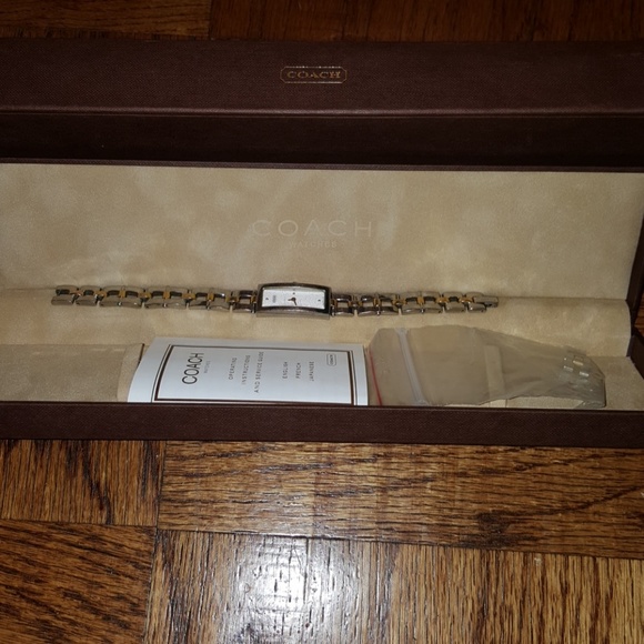 🎈SALE🎉Authentic COACH Silver/Gold Linked Watch - Picture 3 of 8