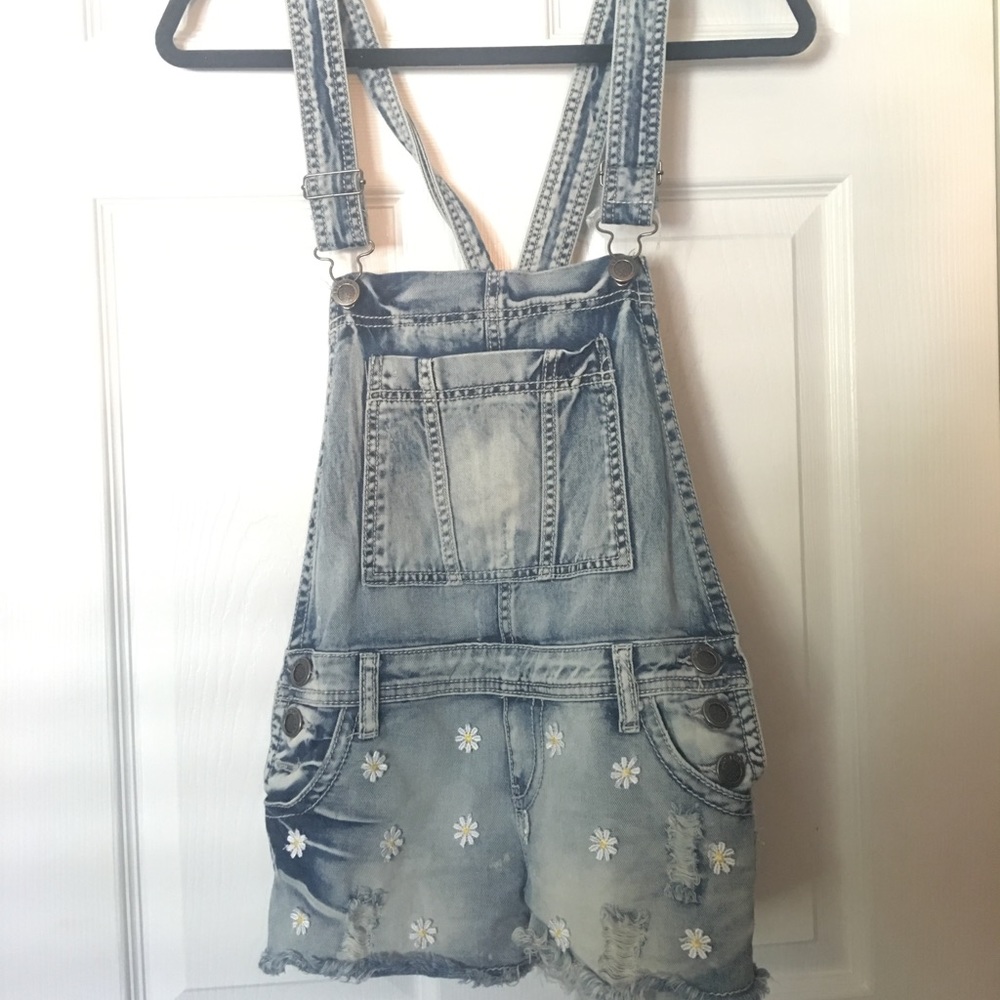 Overall Shorts with Daisy Design