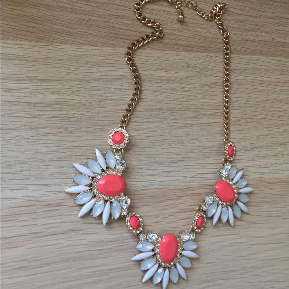 Pink & white detailed necklace