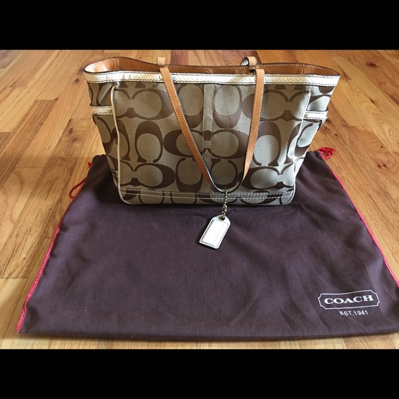 Flash sale!! Coach shoulder bag - Picture 1 of 4