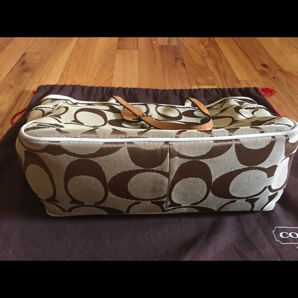 Flash sale!! Coach shoulder bag - Picture 2 of 4