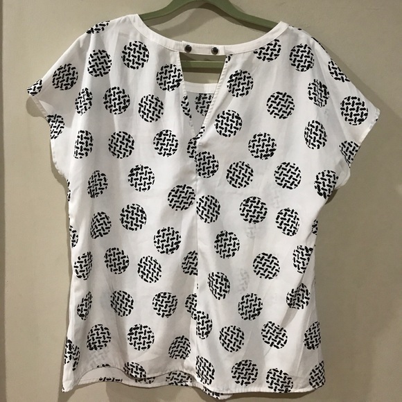 White & Black Pleione Cutout Top - Picture 2 of 6