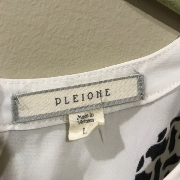 White & Black Pleione Cutout Top - Picture 4 of 6