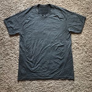Men’s lululemon athletic shirt