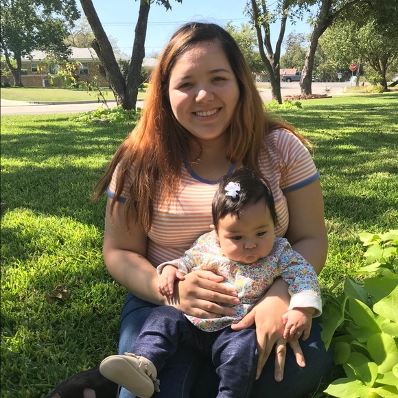 Meet your Posher, Stephanie - Picture 3 of 3