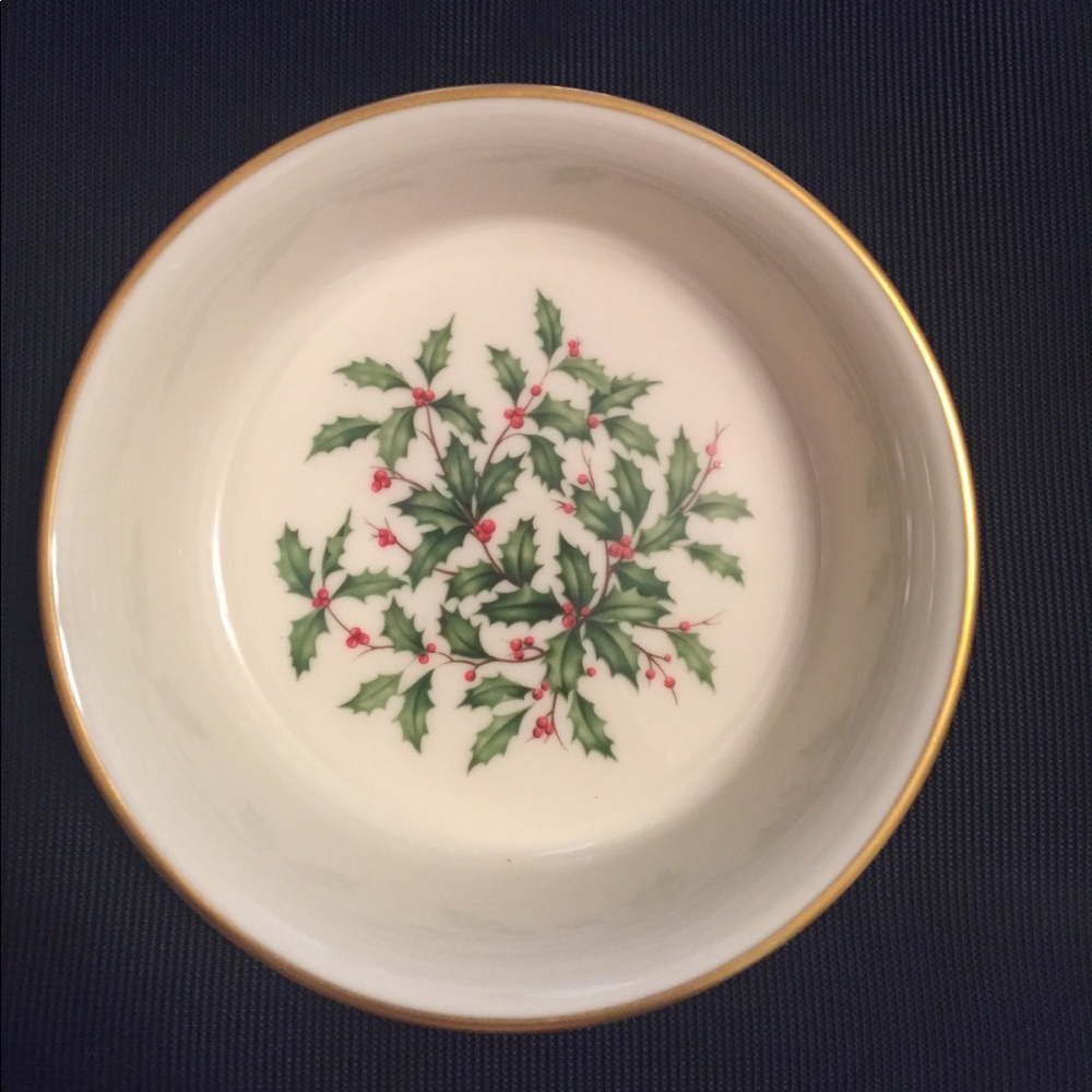 Small Christmas fruit bowl.