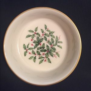 Small Christmas fruit bowl.