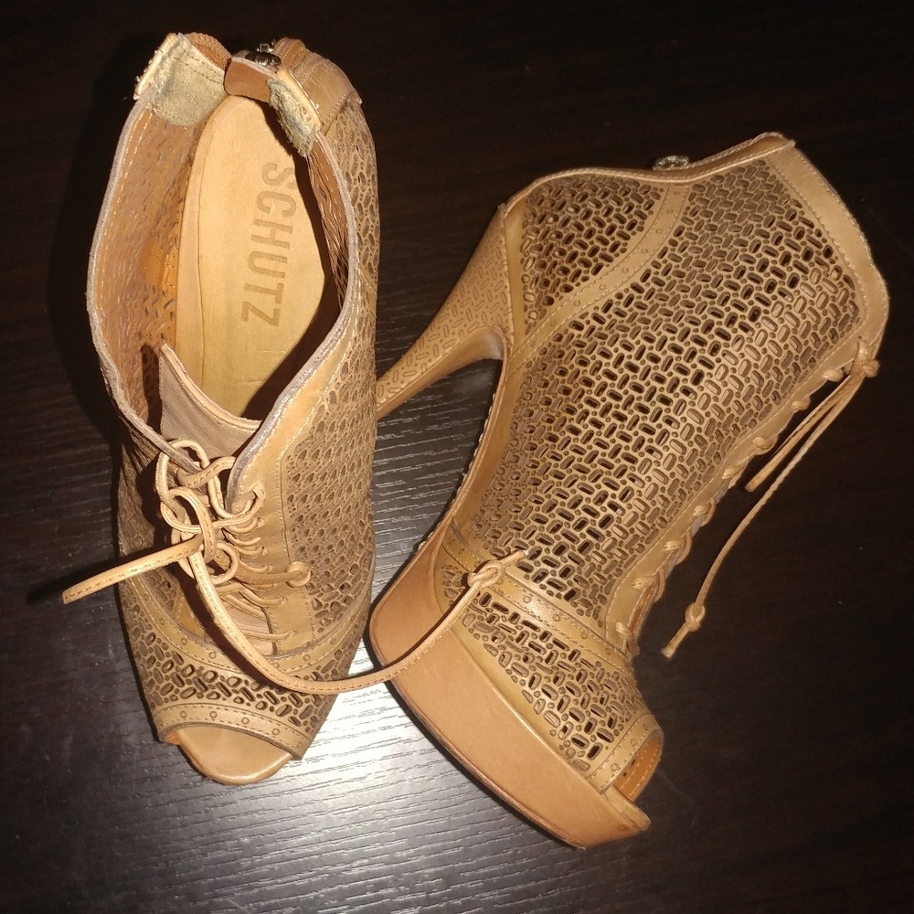Schultz bootie