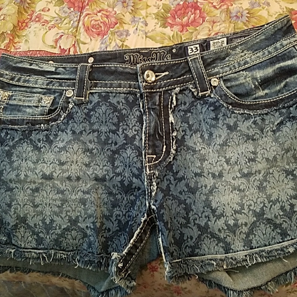 Miss Me Fleur-de-lys shorts.