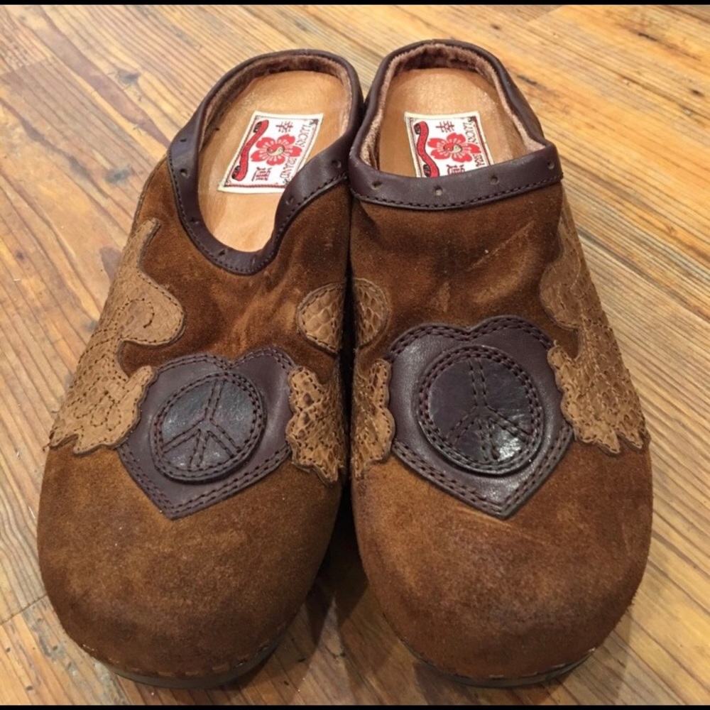 Lucky Brand clogs!