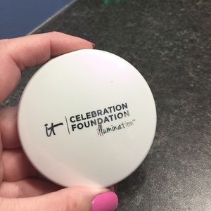 It cosmetics celebration foundation illumination