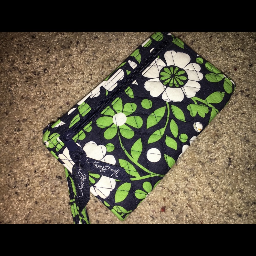 Vera Bradley *NEW" Front zip wristlet