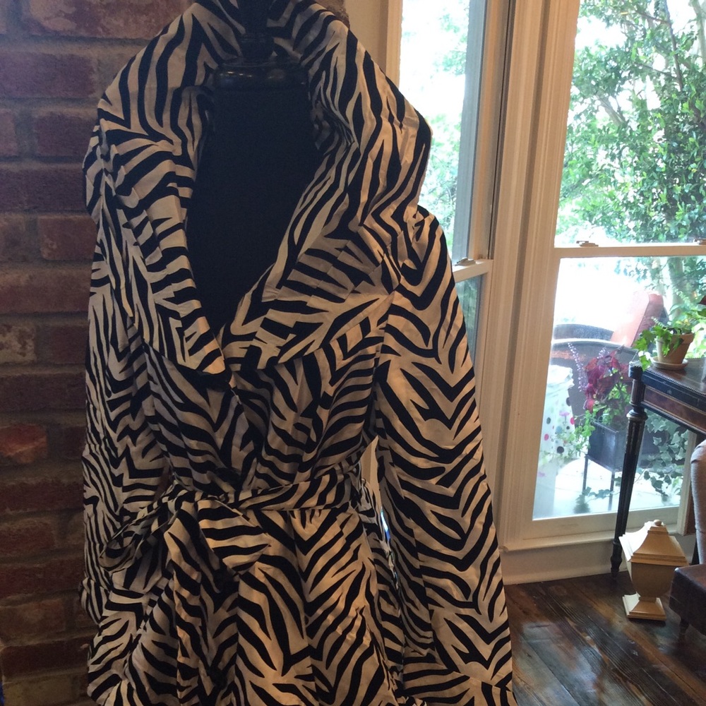 Coat - Picture 2 of 3