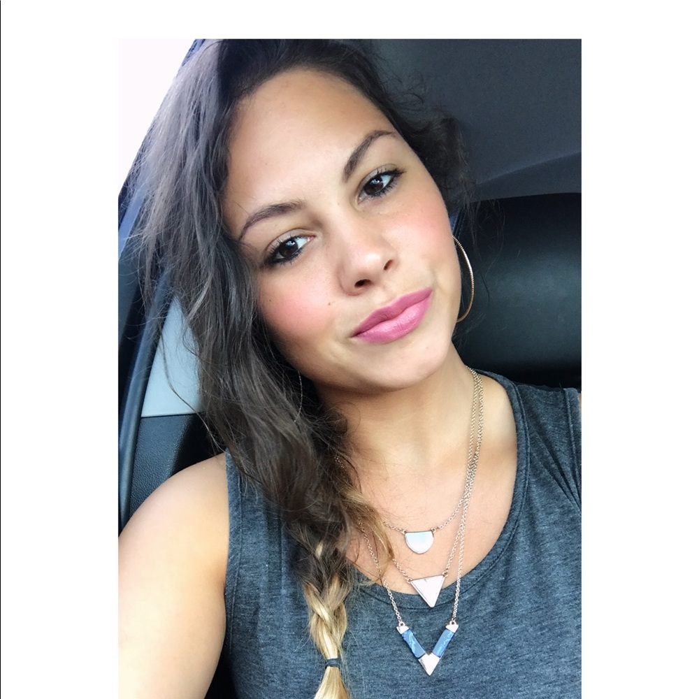 Meet your Posher, Holly