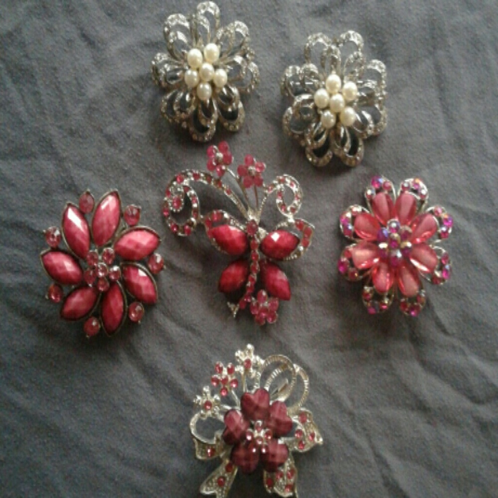 Lot of 6 brooches