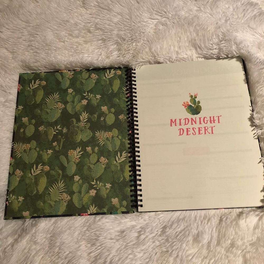 🚫SOLD ON Ⓜ️🚫New Trendy 2018 Cactus Print Planner - Picture 2 of 8