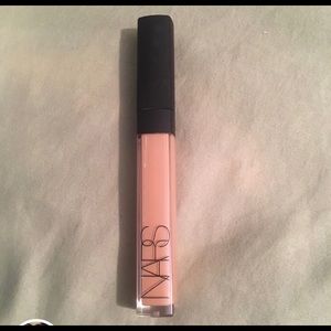 Nara concealer