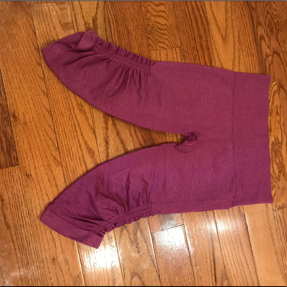 **SOLD** Lululemon Flow Crop- 6