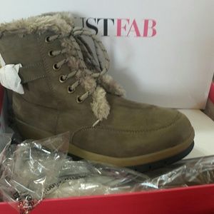 Nwt tan suede boots