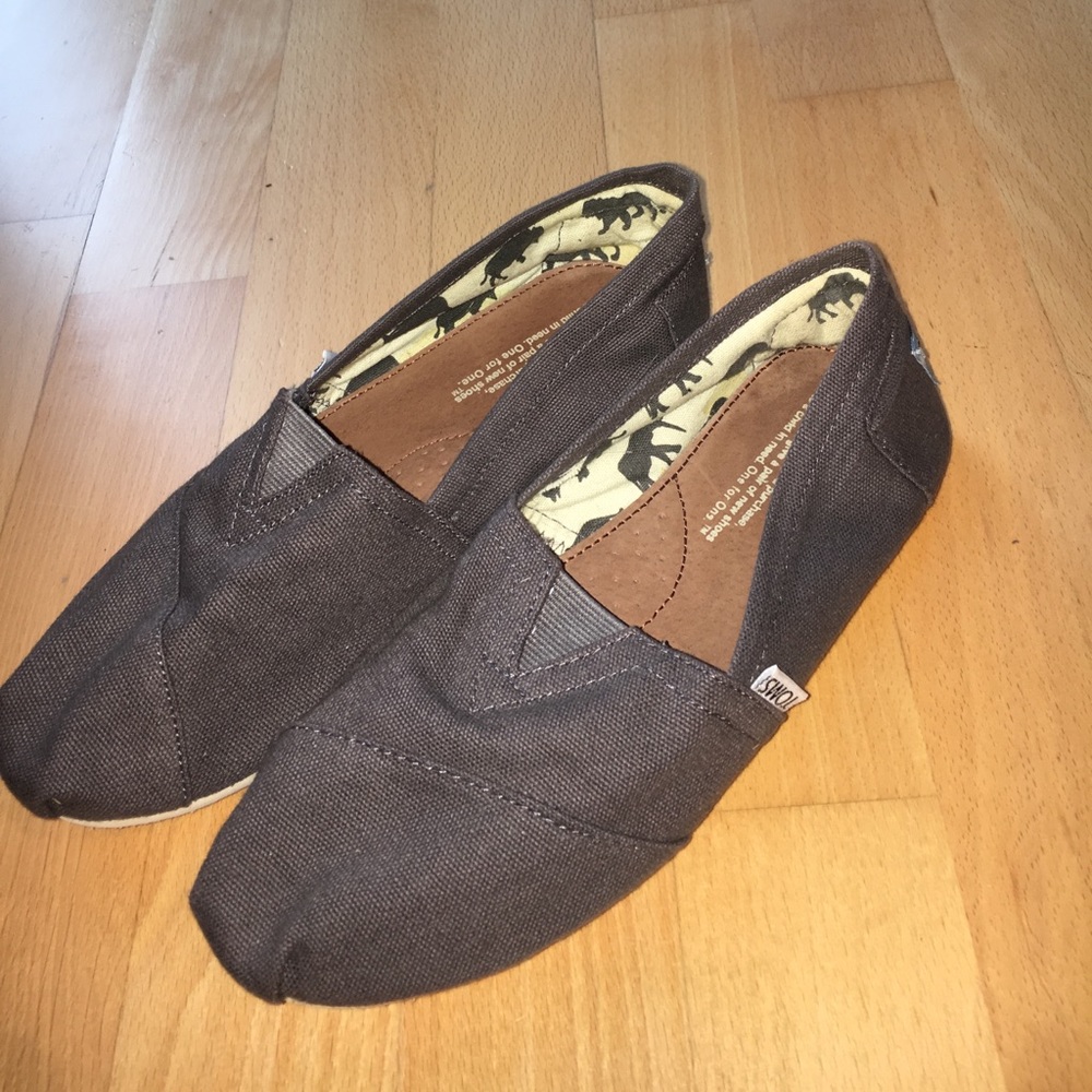 Like New Gray Toms-Size 7