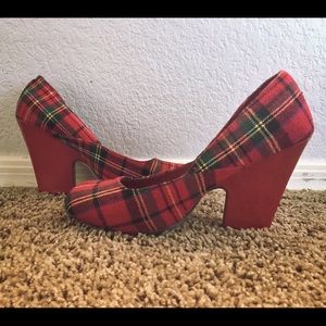 Retro pin up plaid pumps