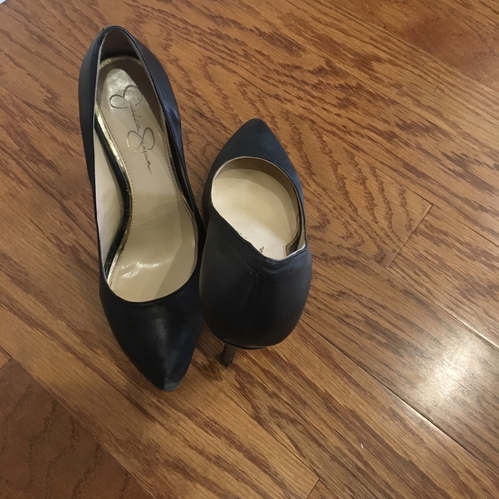 Jessica Simpson pump
