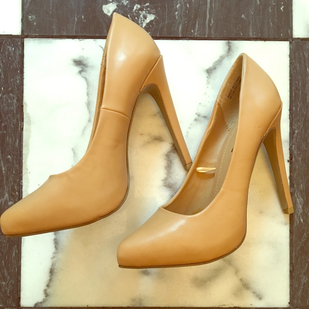 Brand new nude forever 21 pumps heels