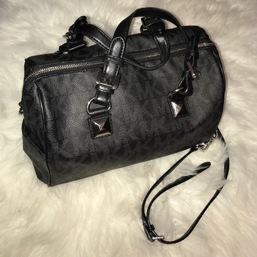 Micheal Kors Signature Satchel