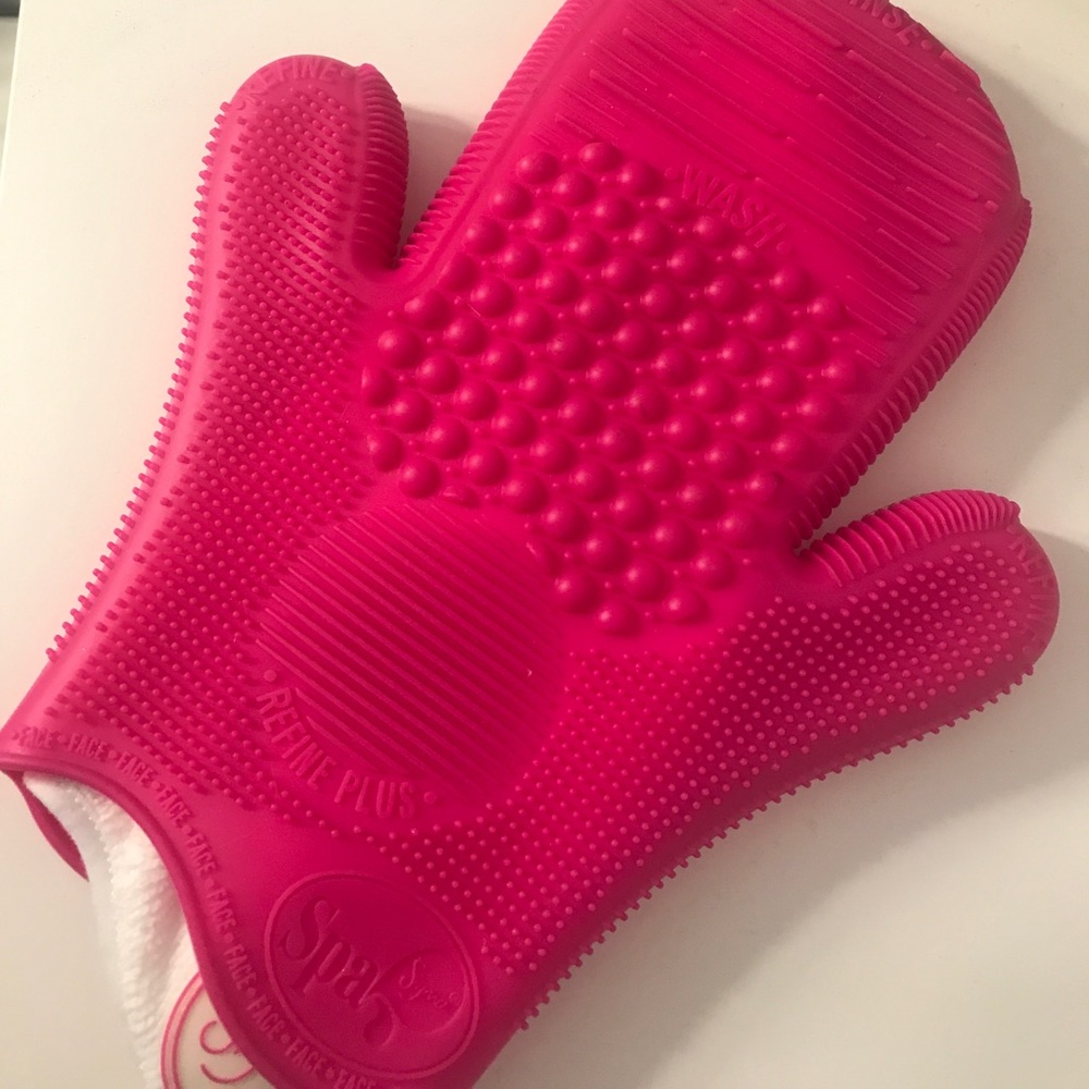 Sigma beauty brush cleaning glove