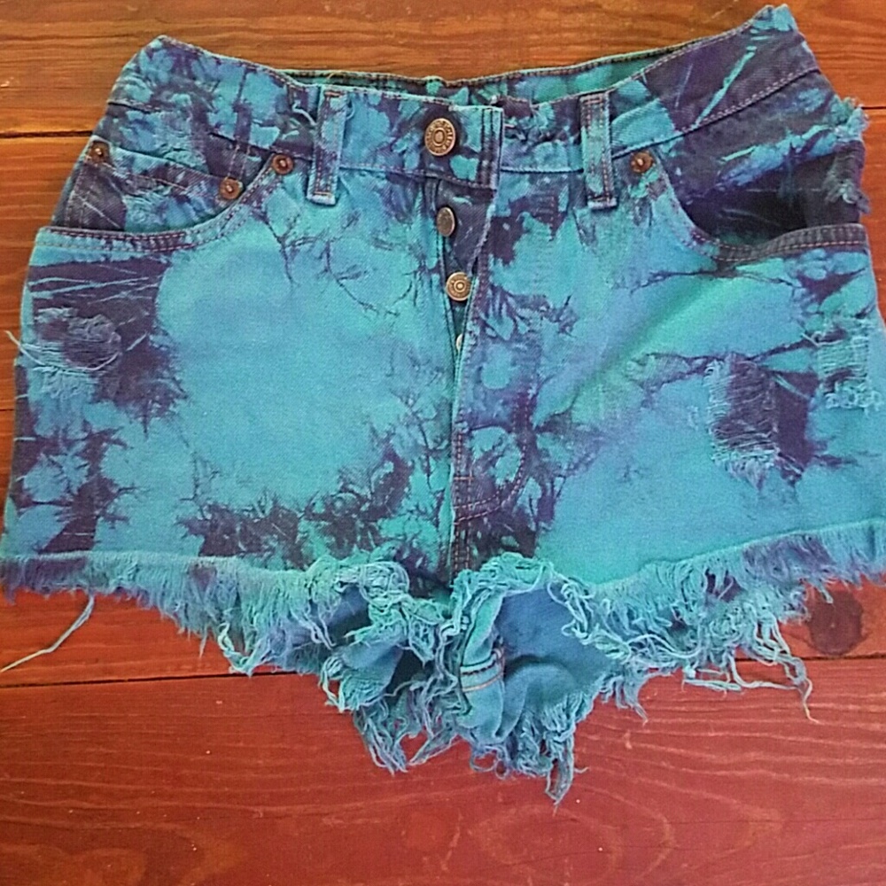 Blue dyed high waisted shorts