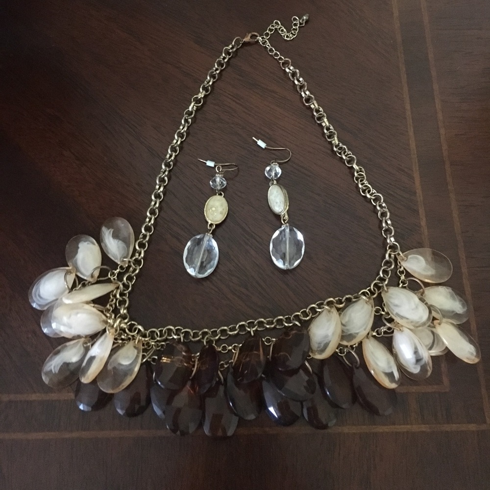 Necklace and earrings jewelry set