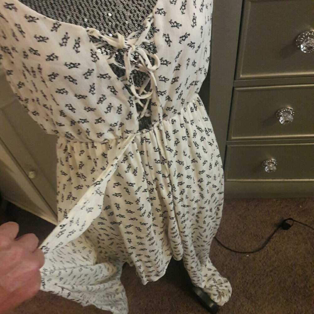 ON TREND!!! Hottest thing out there right now! - Picture 1 of 3