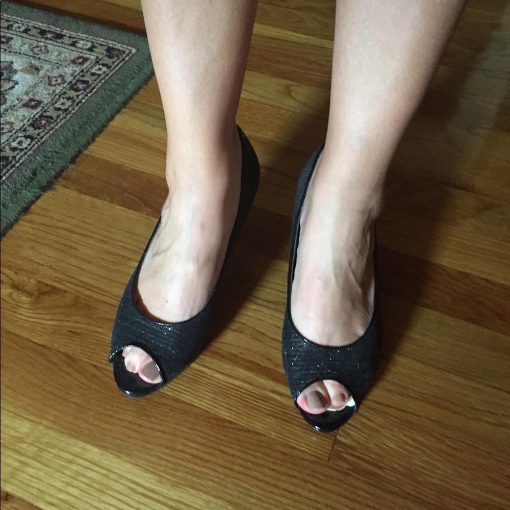 Heeled shoes with slight platform