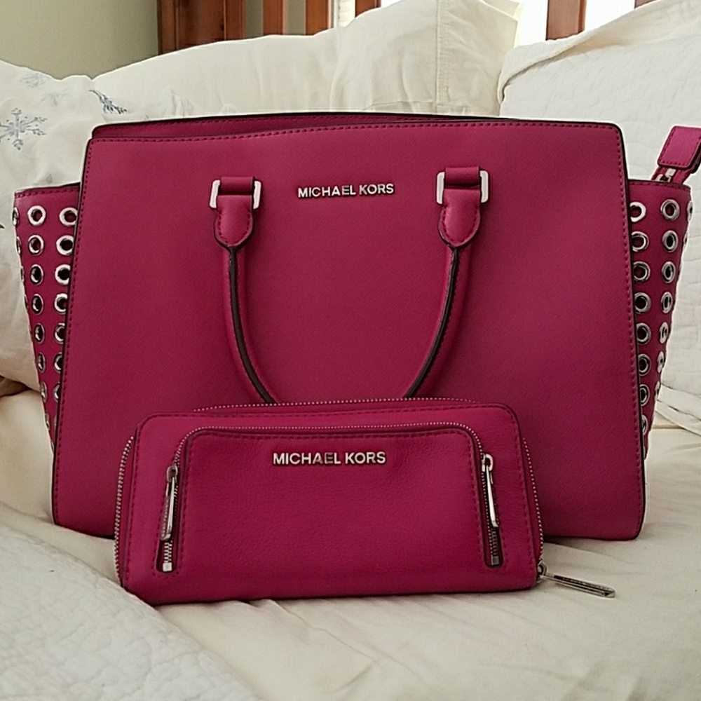 Michael kors hot pink grommet large purse& wallet