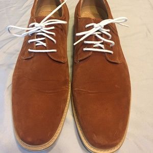 Brown Oxford shoes