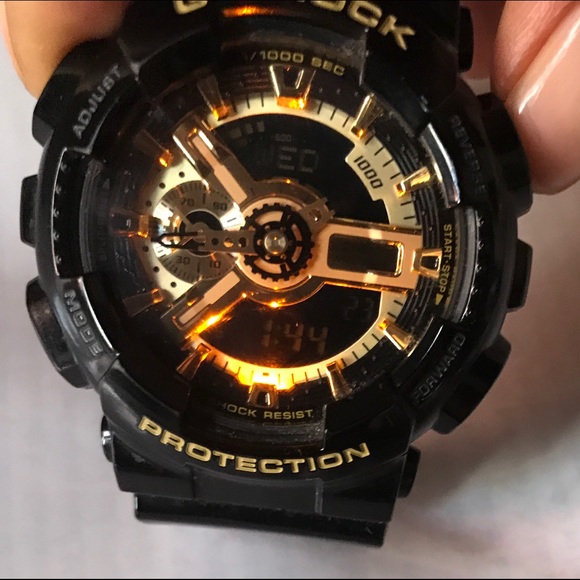 Round black Casio G-Shock analog-digital watch - Picture 2 of 7