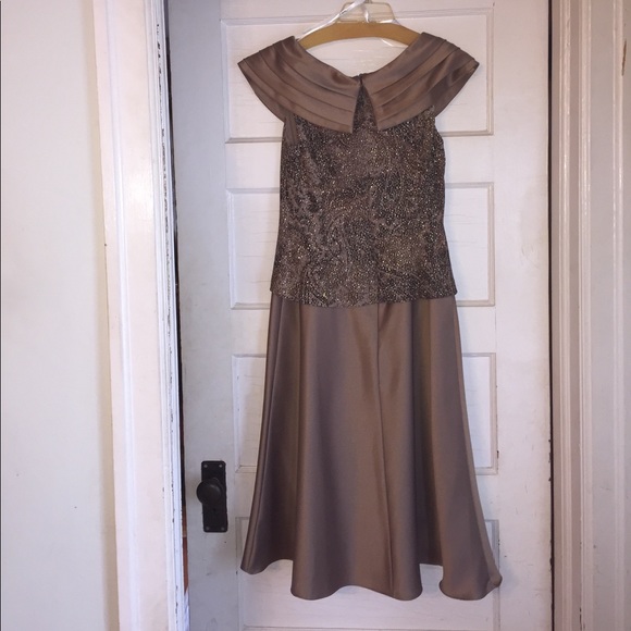 Gold metallic formal dress - Picture 2 of 4