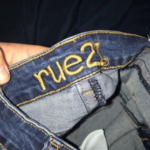 Rue 21 Jean Capris (Dark)